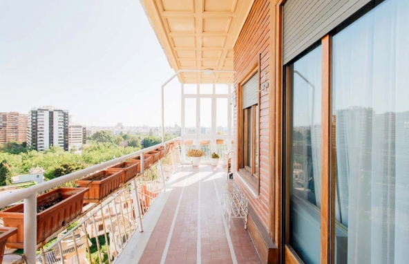 Exclusivo ático a reformar en Jaume Roig